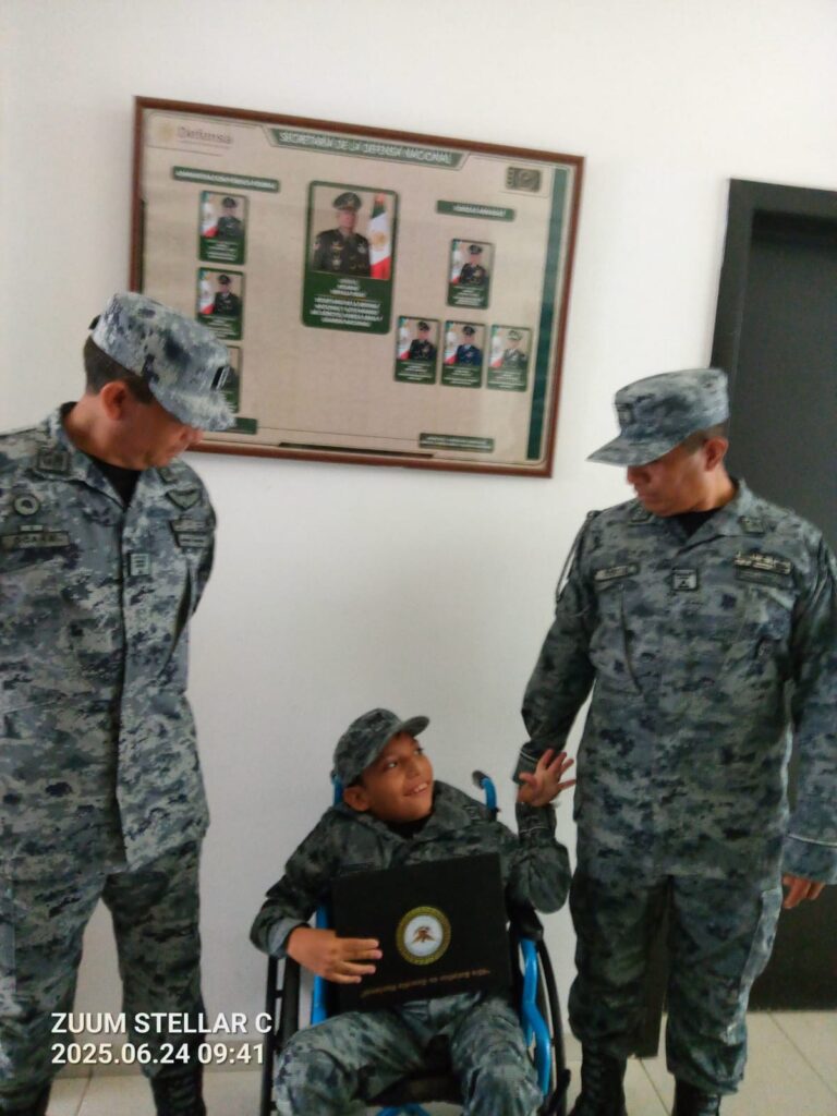 WhatsApp-Image-2025-06-24-at-2.21.30-PM-1-768x1024 Jesús Daniel, el guardia honorario más feliz en Morelos.